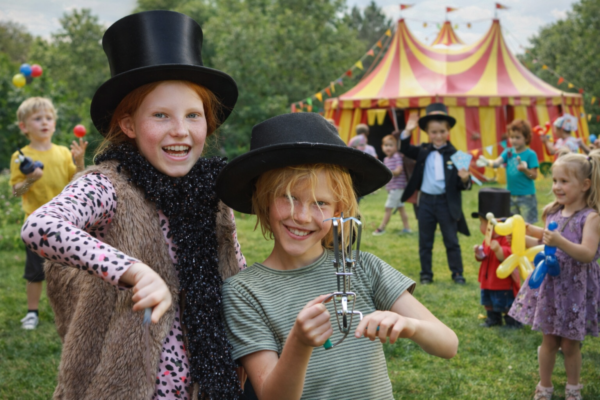 Kinder lernen Zaubern